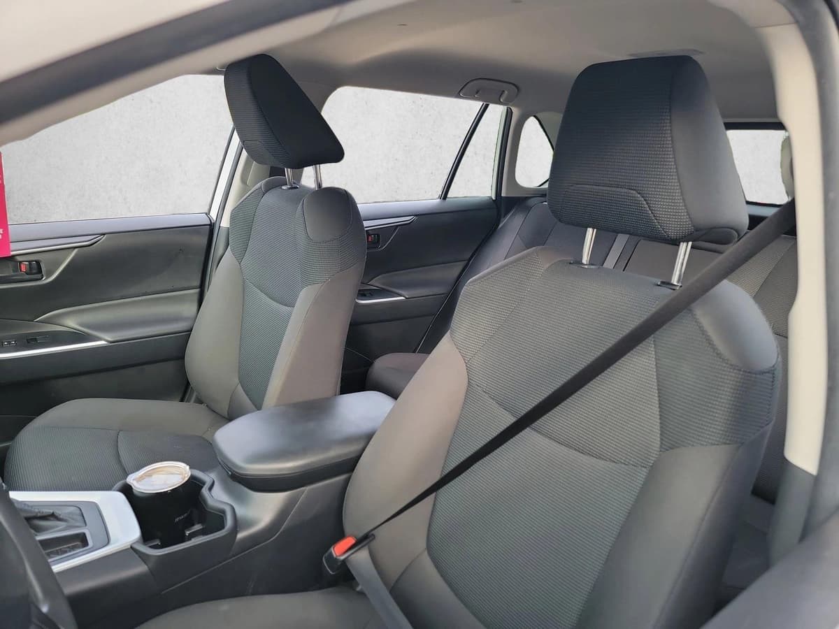 2024 Toyota RAV4 - Image 10