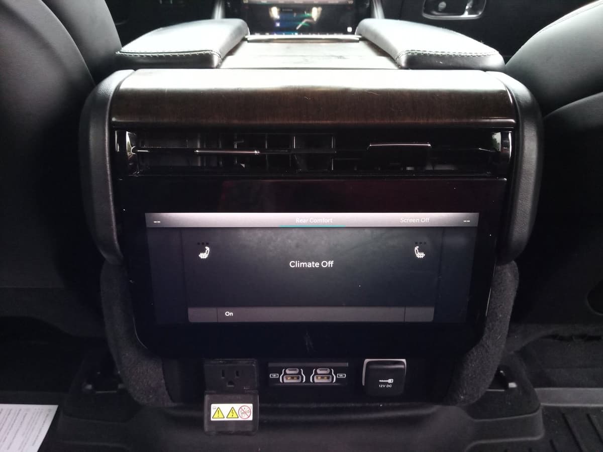 2023 Jeep Grand Wagoneer - Image 18