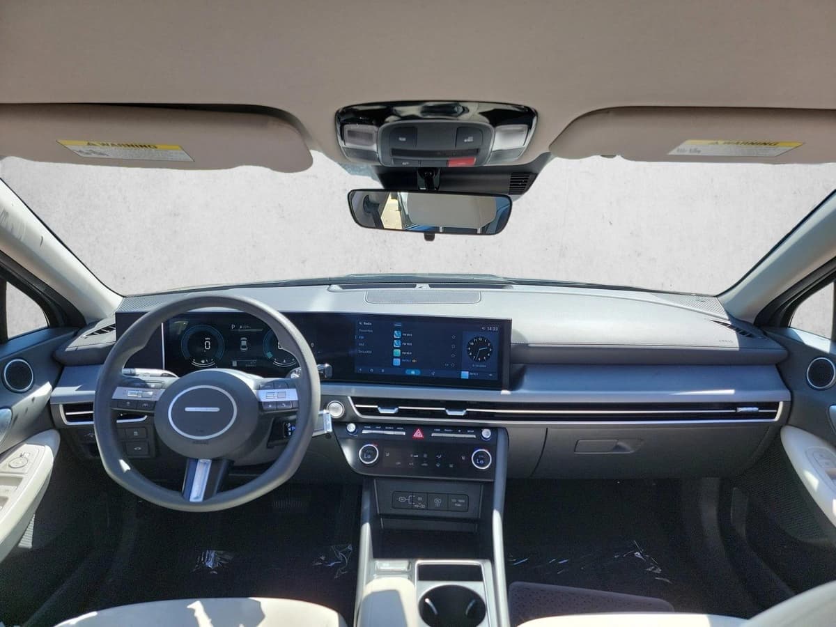 2025 Hyundai Sonata - Image 17