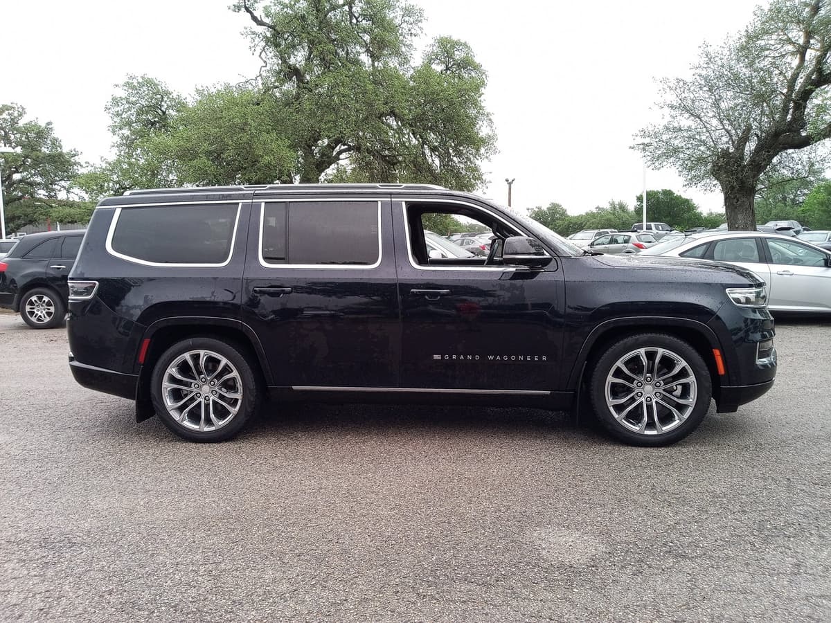 2023 Jeep Grand Wagoneer - Image 4