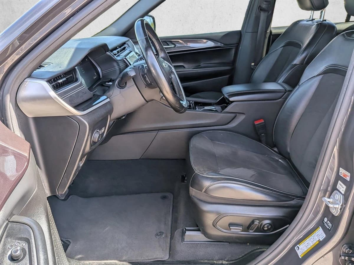 2022 Jeep Grand Cherokee - Image 17