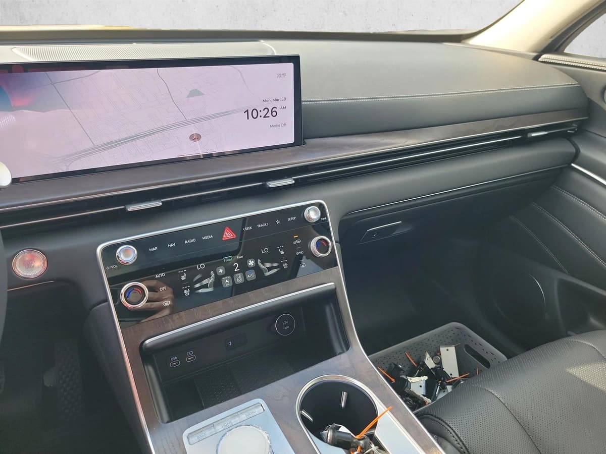 2026 Genesis GV80 - Image 18