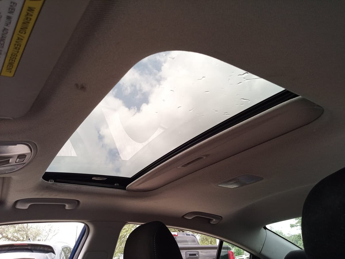 2017 Hyundai Elantra - Image 18