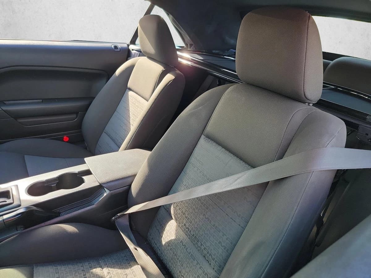 2007 Ford Mustang - Image 13