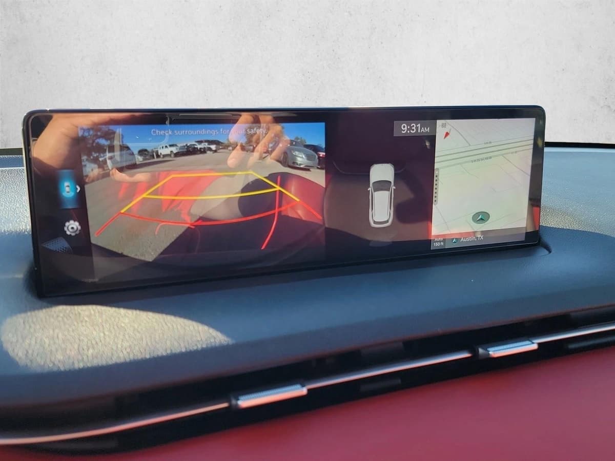 2022 Genesis GV70 - Image 21