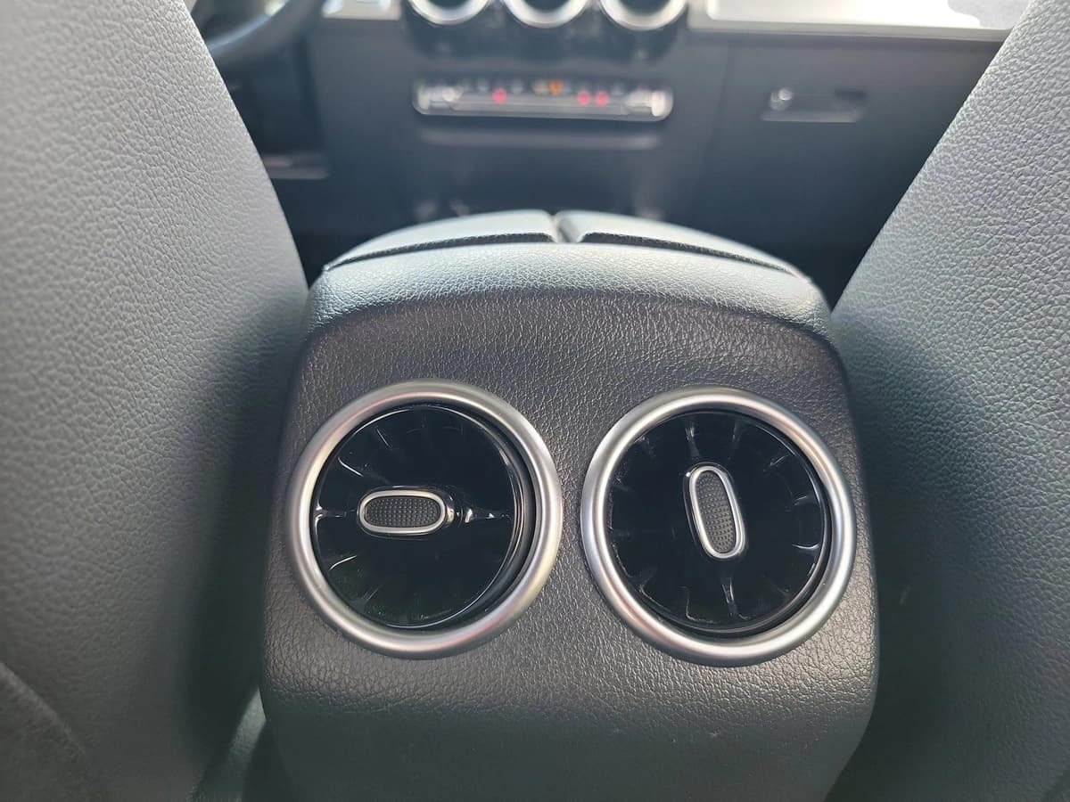 2023 Mercedes-Benz GLB 250 - Image 16