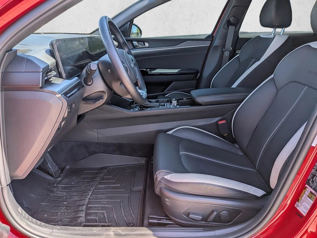 2025 Kia K5 - Image 17