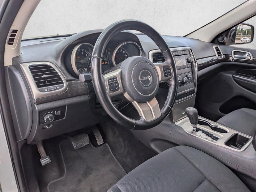 2012 Jeep Grand Cherokee - Image 10