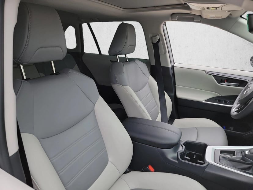 2025 Toyota RAV4 - Image 15