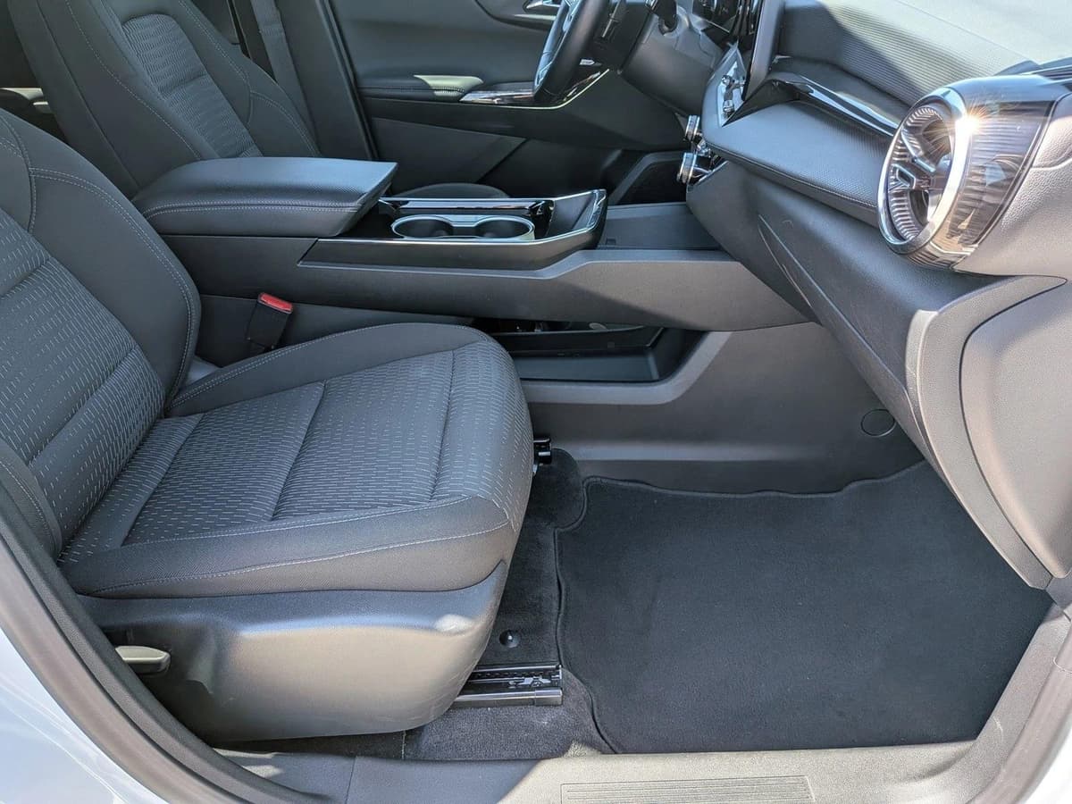 2025 Chevrolet Equinox - Image 15