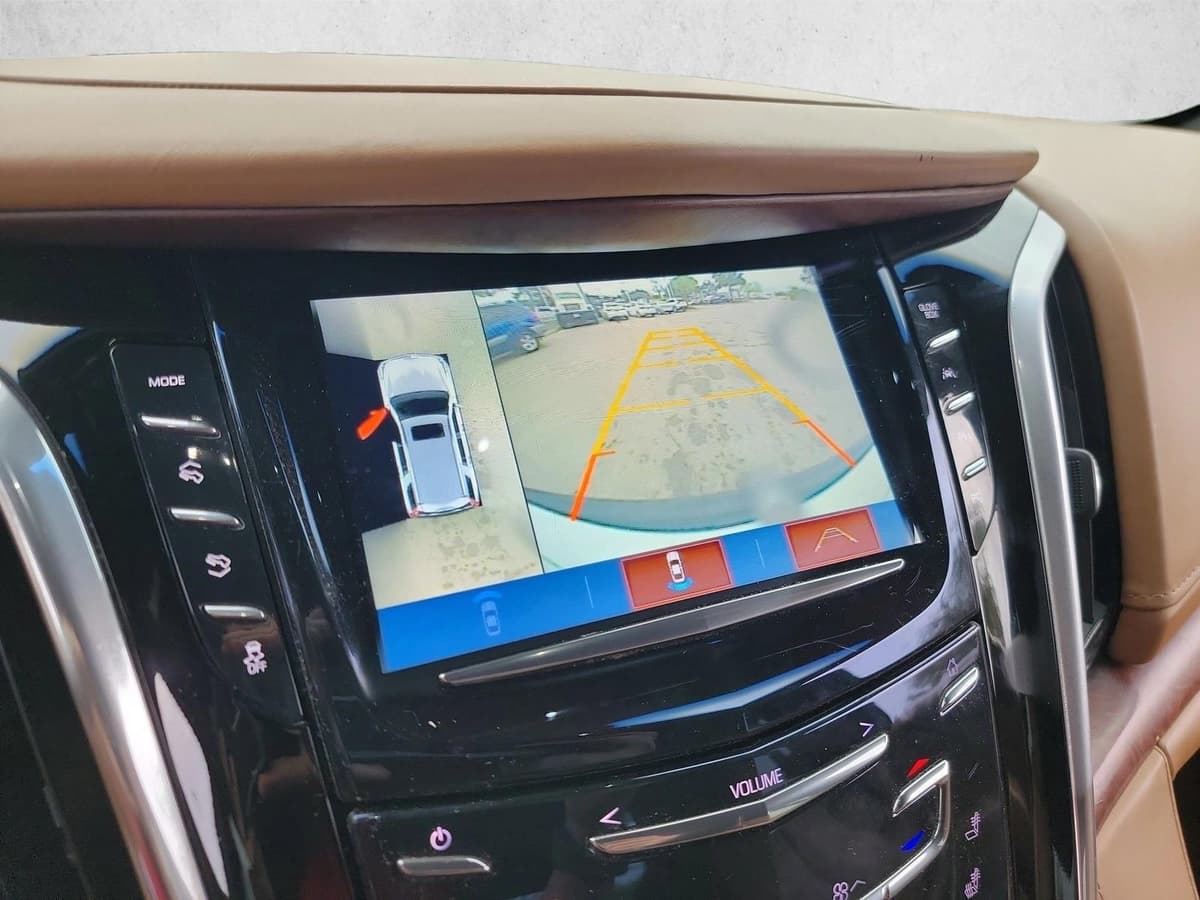 2017 CADILLAC Escalade - Image 21