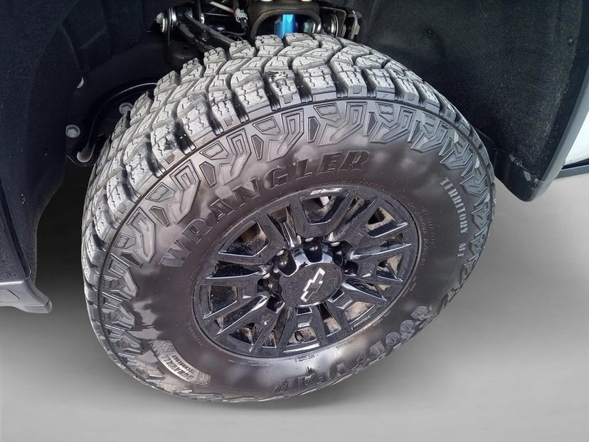 2025 Chevrolet Silverado 2500 HD - Image 10