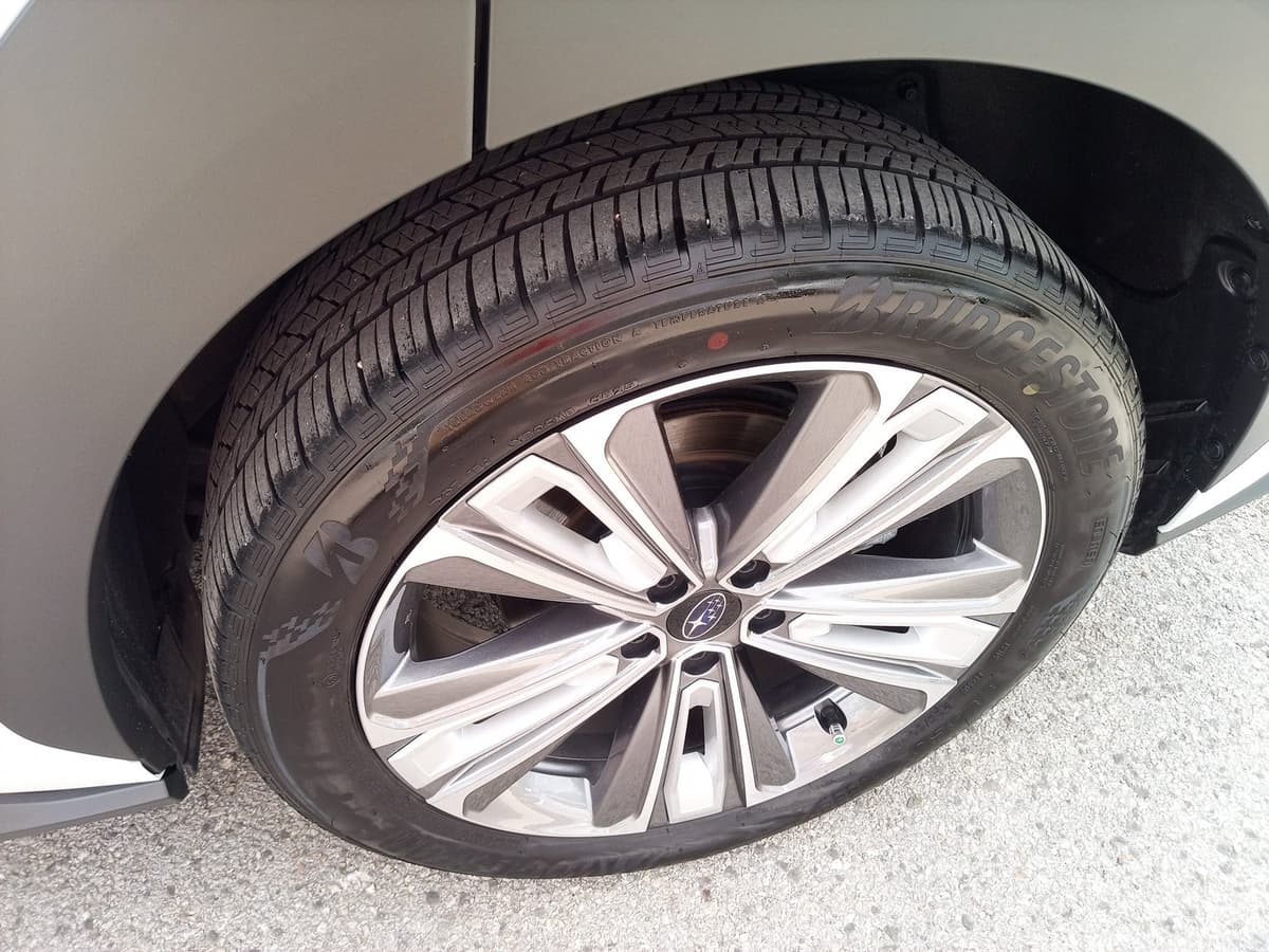 2025 Subaru Solterra - Image 12