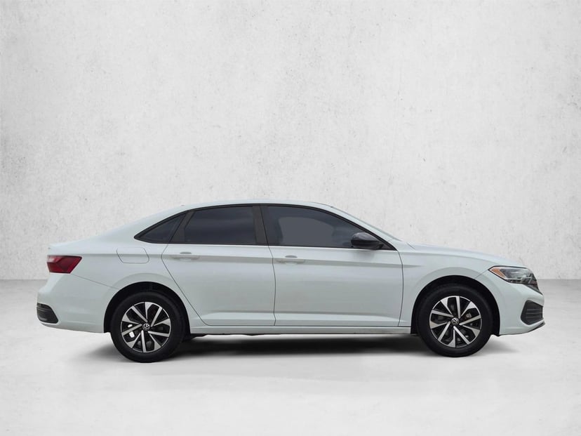 2022 Volkswagen Jetta - Image 3