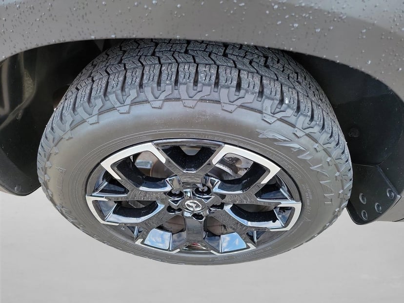 2023 Mazda CX-50 - Image 11