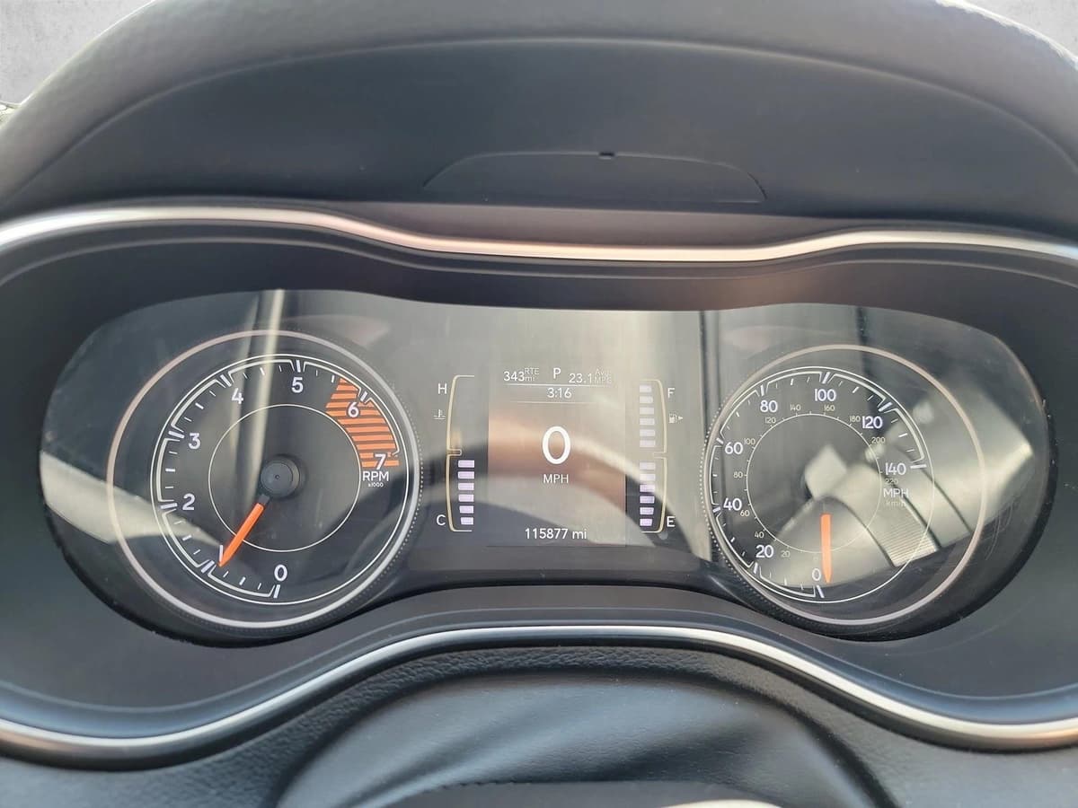 2019 Jeep Cherokee - Image 18