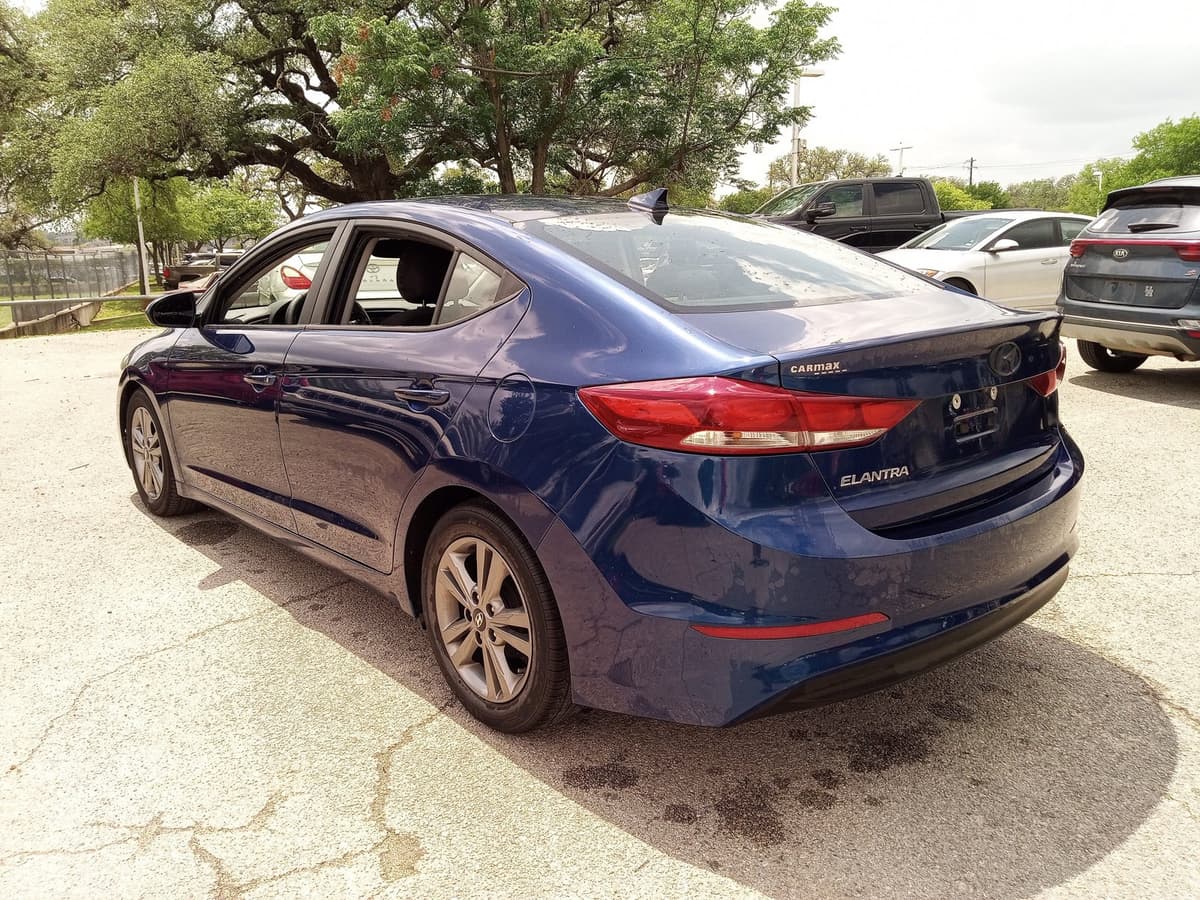 2017 Hyundai Elantra - Image 7