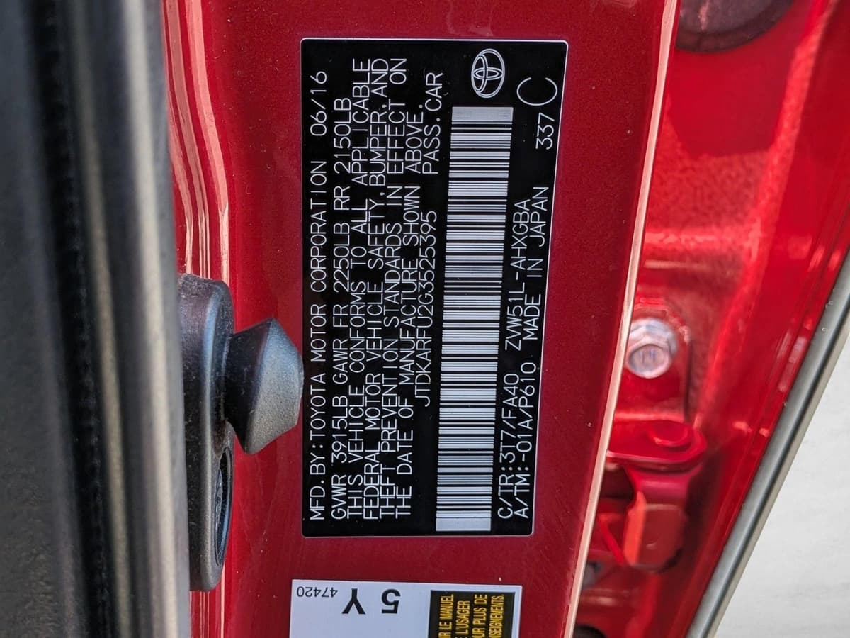 2016 Toyota Prius - Image 25