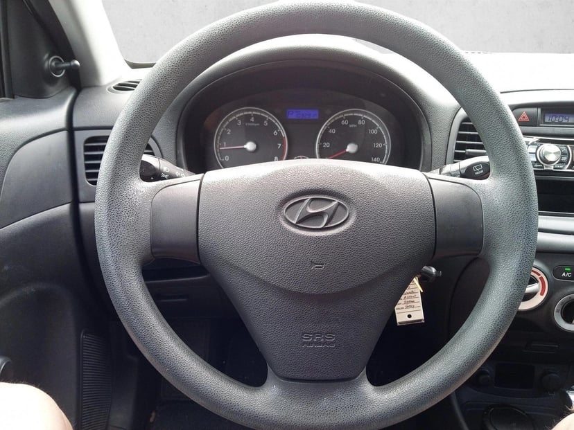 2010 Hyundai Accent - Image 16