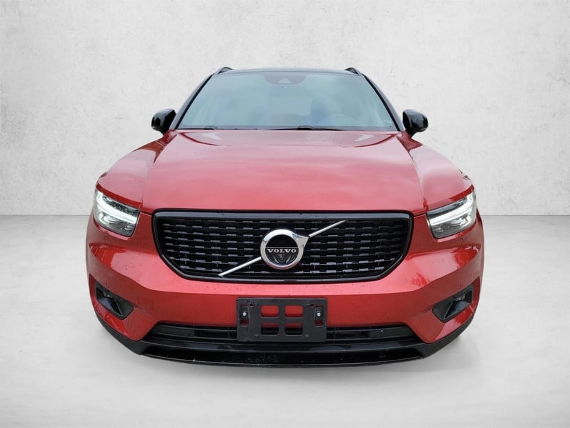 2022 Volvo XC40 - Image 2