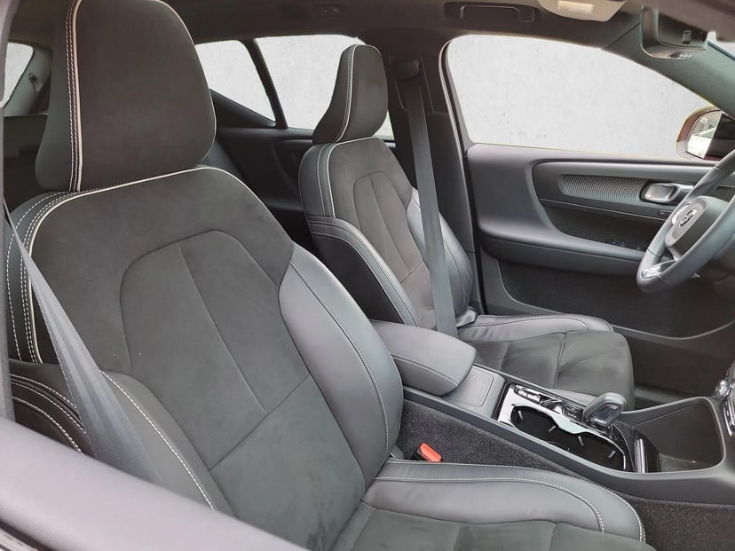 2022 Volvo XC40 - Image 15