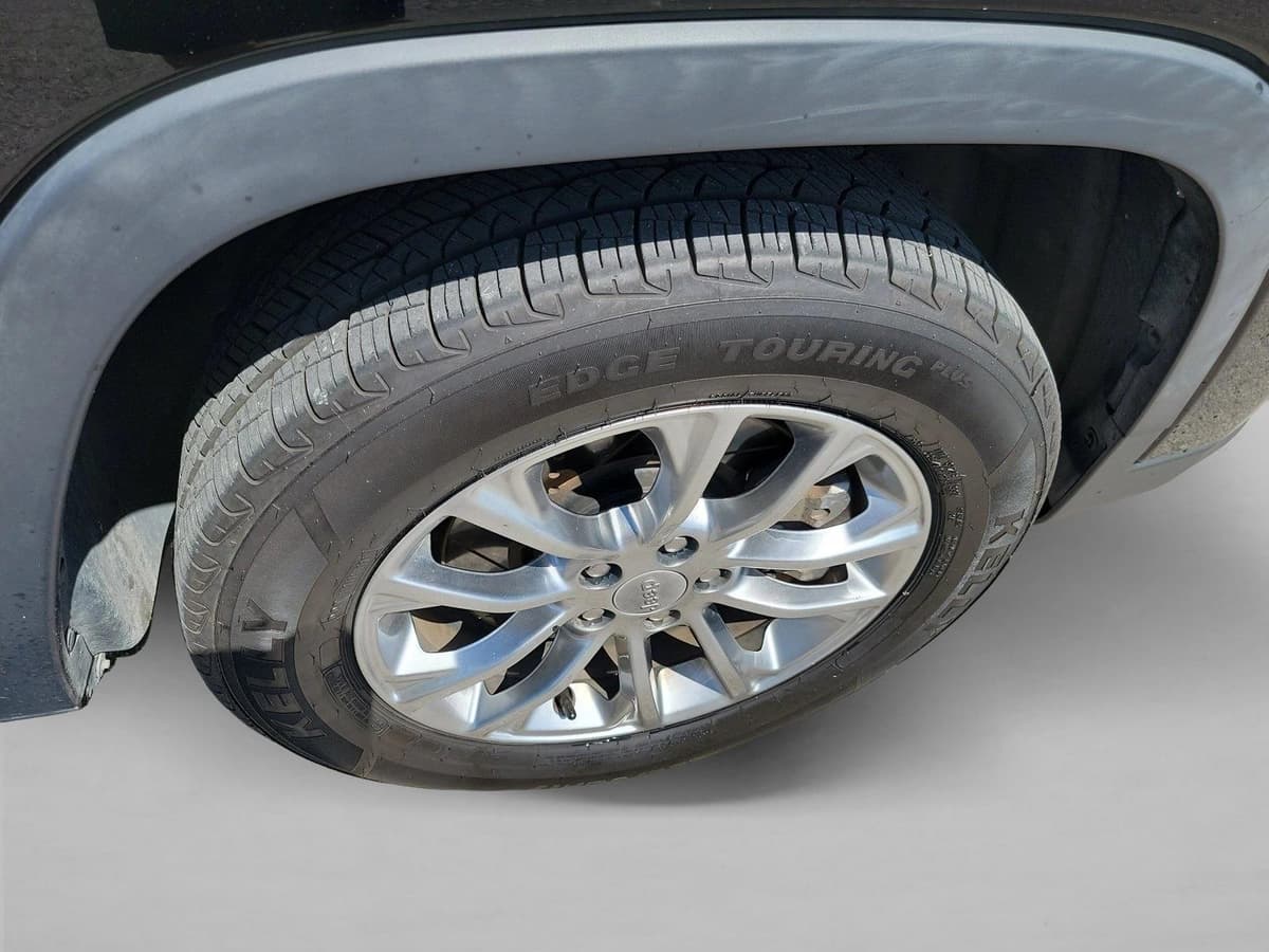 2019 Jeep Cherokee - Image 9