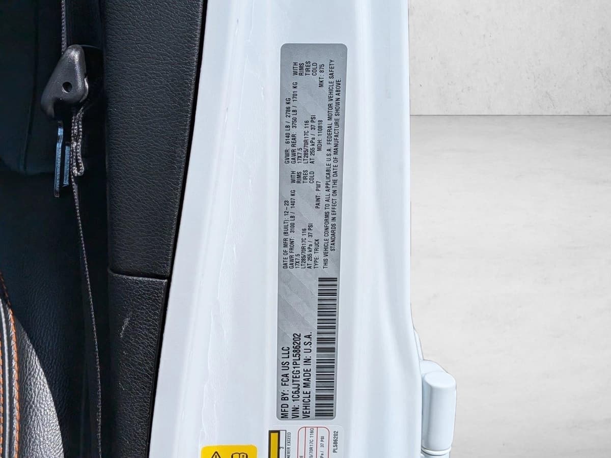 2023 Jeep Gladiator - Image 25