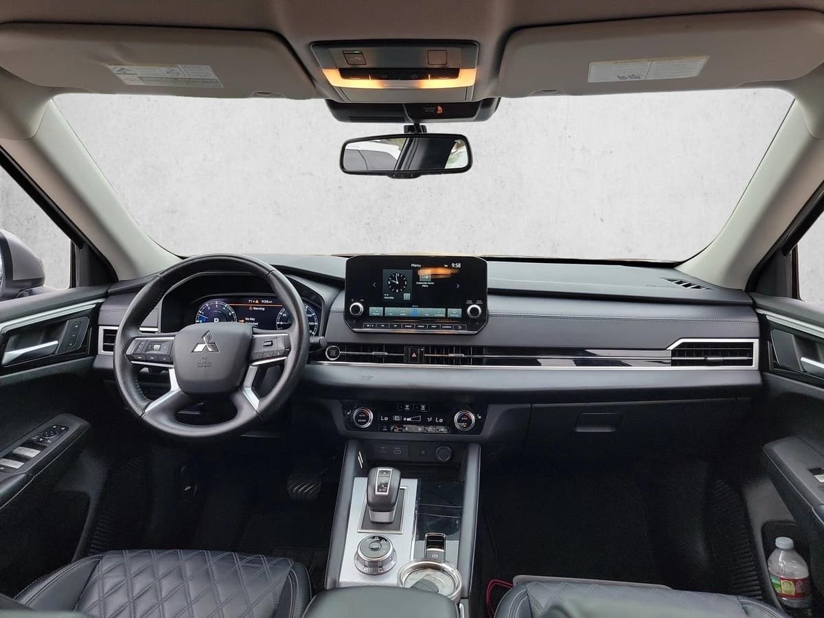 2024 Mitsubishi Outlander - Image 18