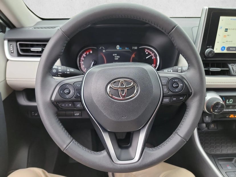 2025 Toyota RAV4 - Image 20