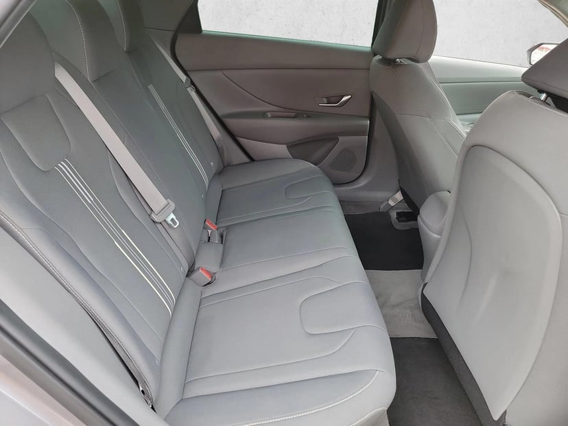 2023 Hyundai Elantra - Image 16