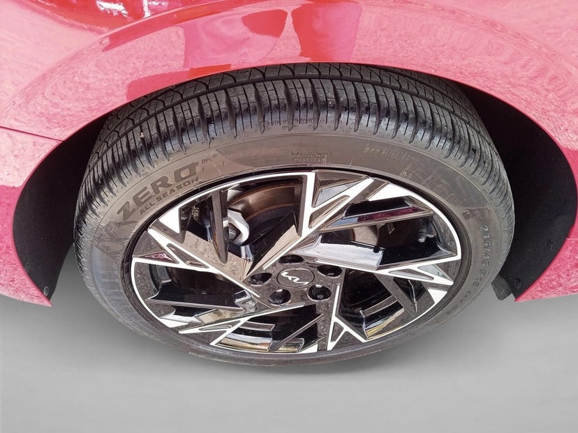 2025 Kia K5 - Image 11