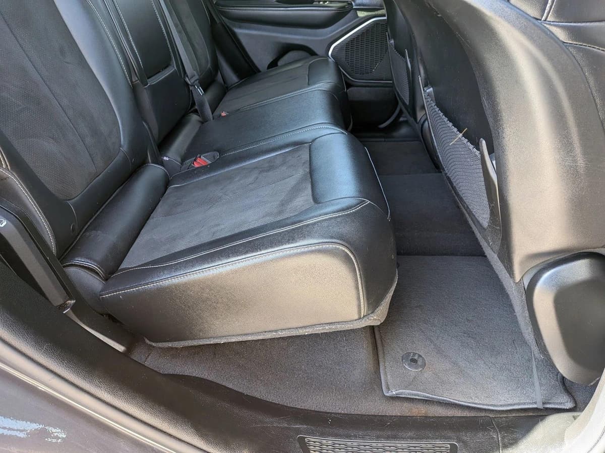 2022 Jeep Grand Cherokee - Image 21