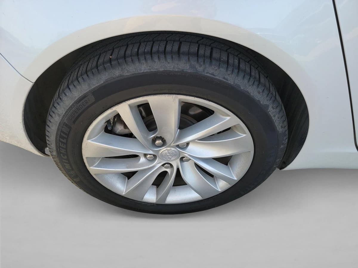 2016 Buick Regal - Image 11