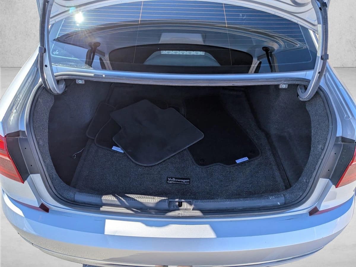 2019 Volkswagen Passat - Image 7