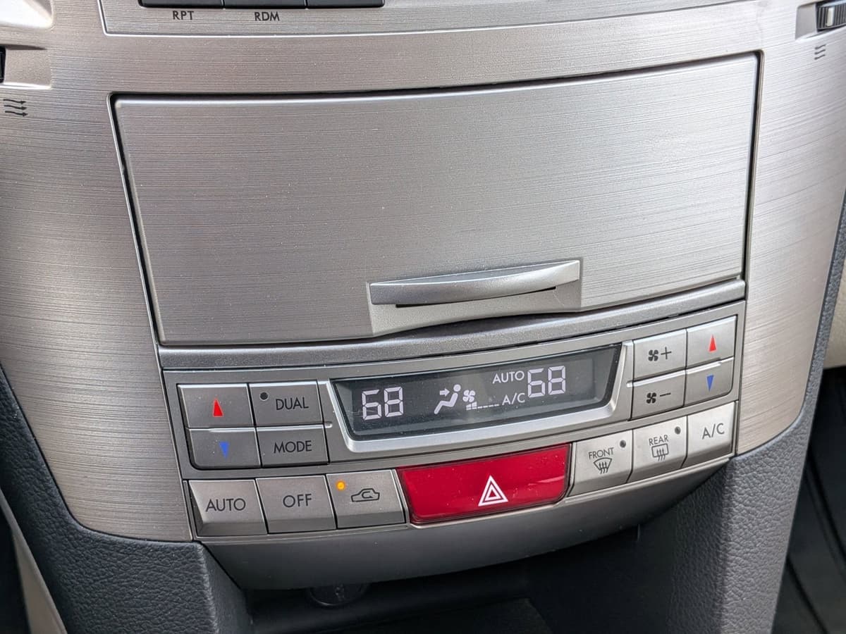 2014 Subaru Outback - Image 12