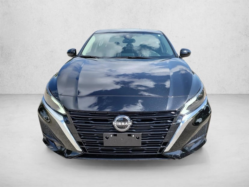 2023 Nissan Altima - Image 2