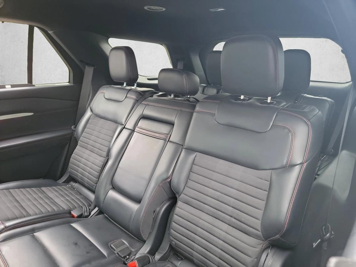 2025 Ford Explorer - Image 12