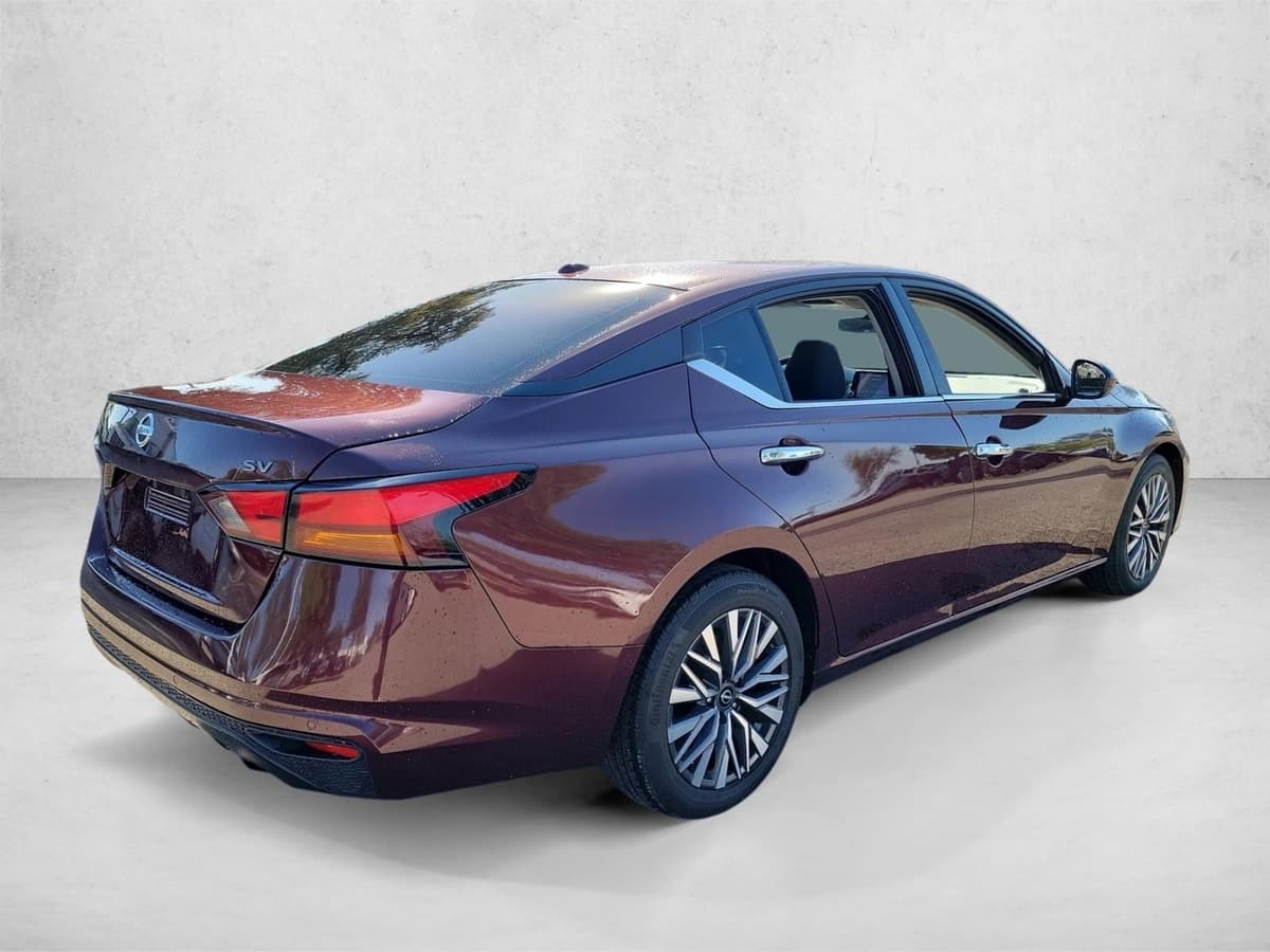 2023 Nissan Altima - Image 4