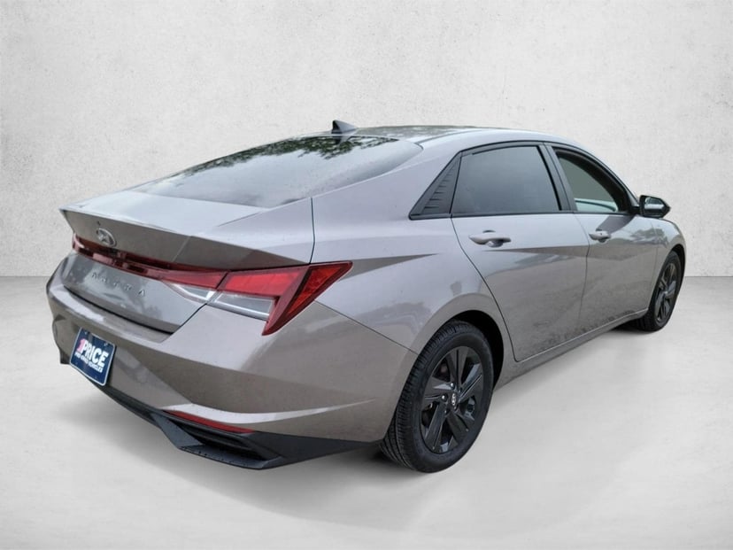2023 Hyundai Elantra - Image 5