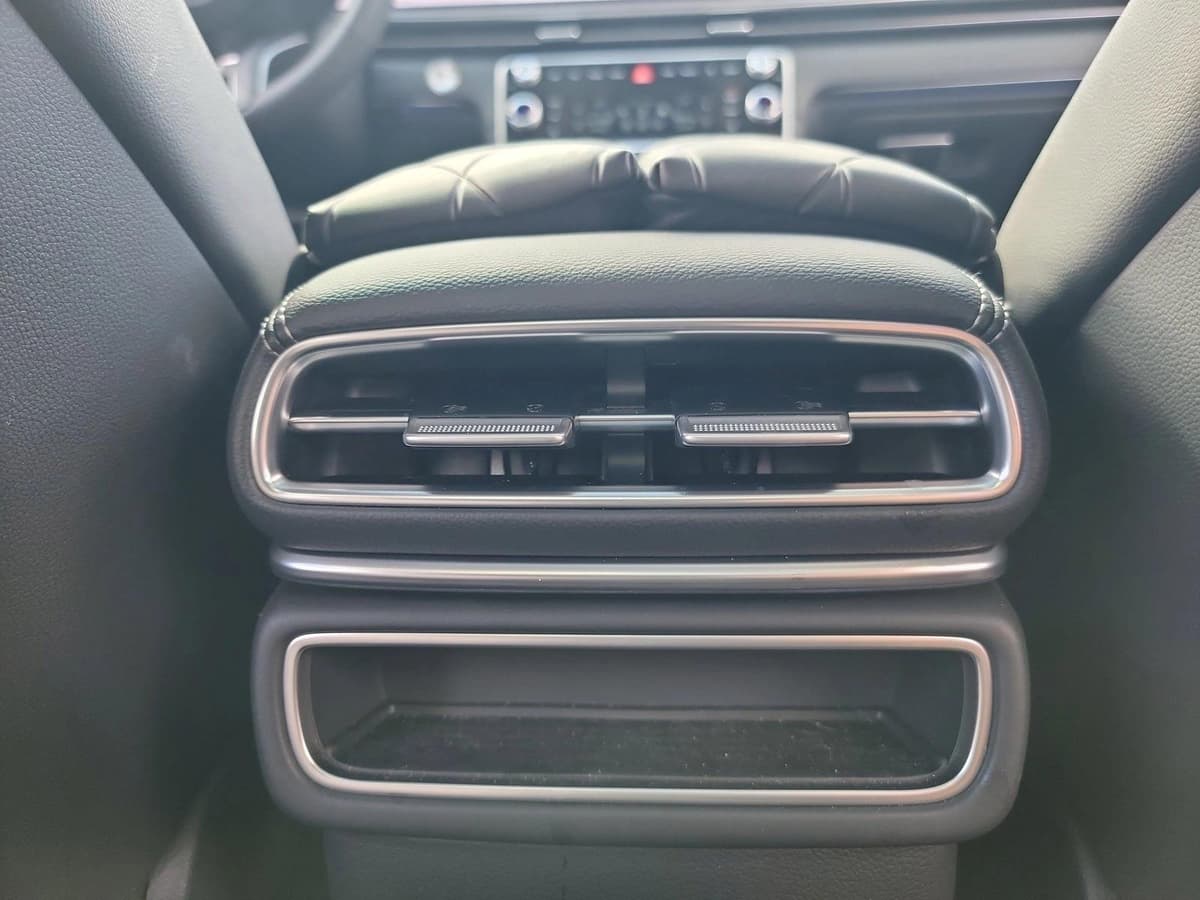 2026 Genesis GV80 - Image 13