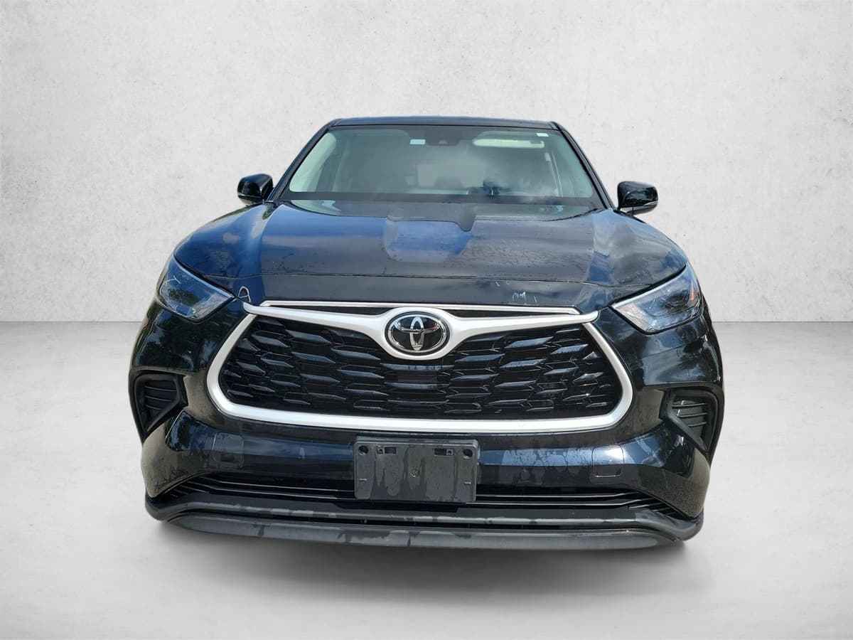 2022 Toyota Highlander - Image 2