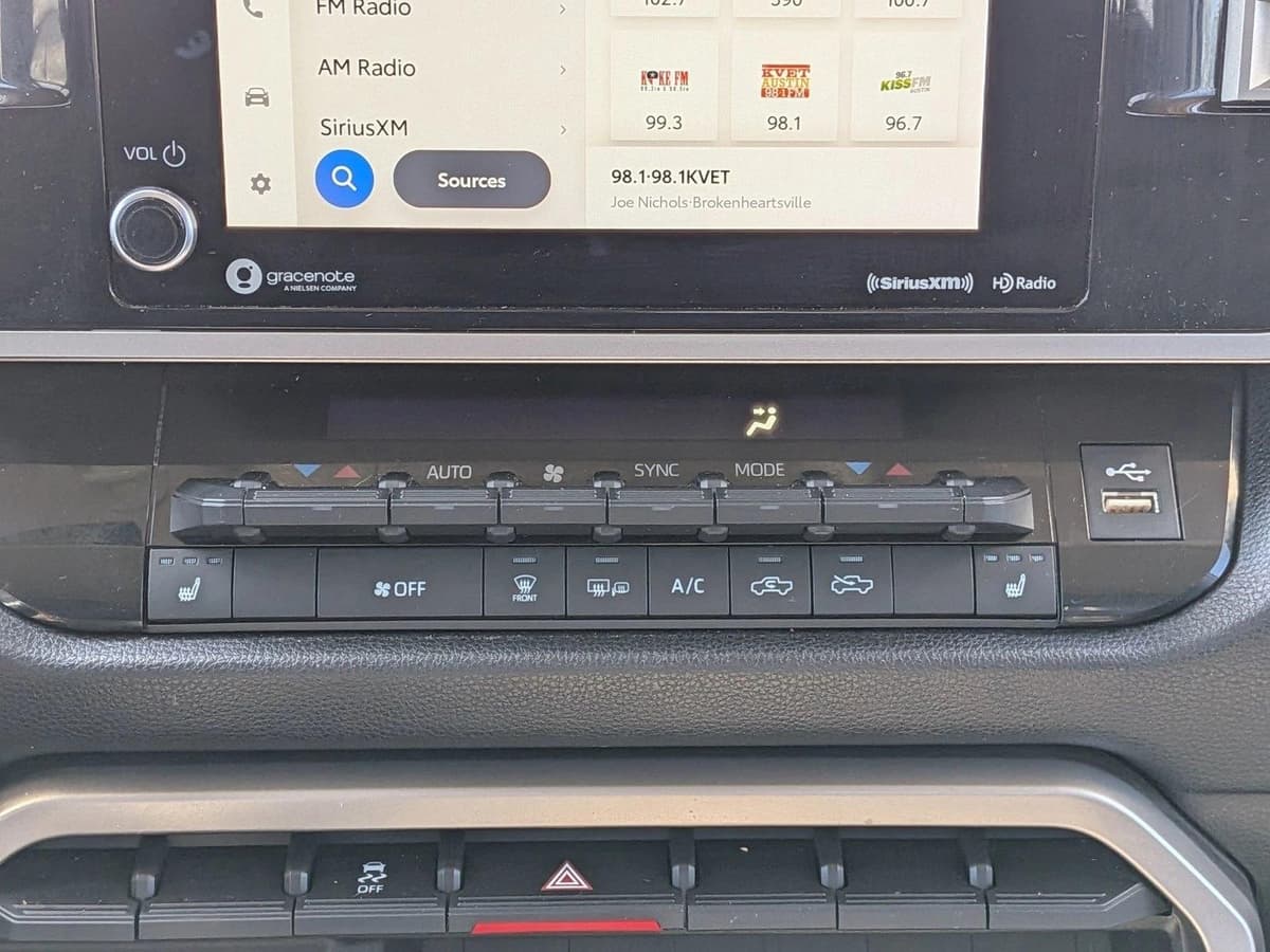 2022 Toyota Tundra - Image 14