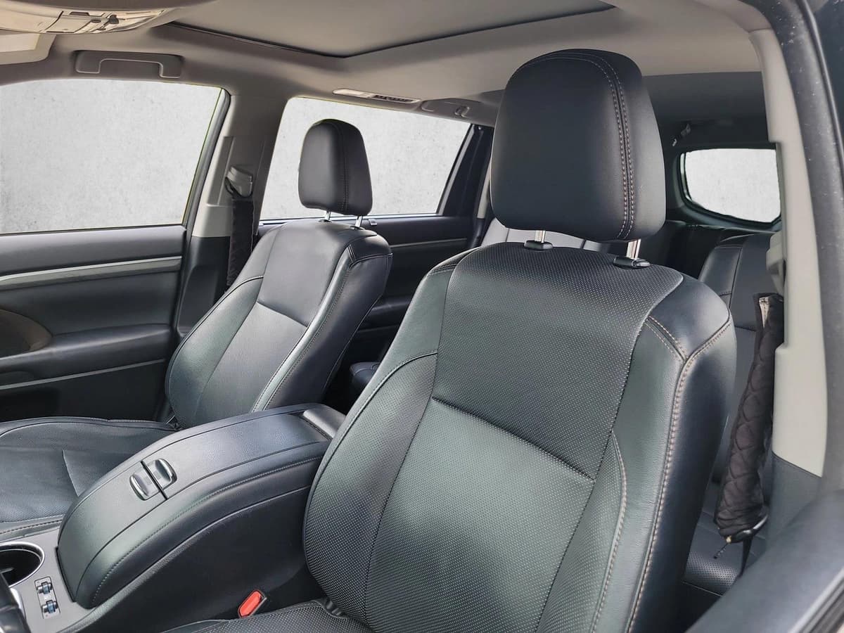 2017 Toyota Highlander - Image 10