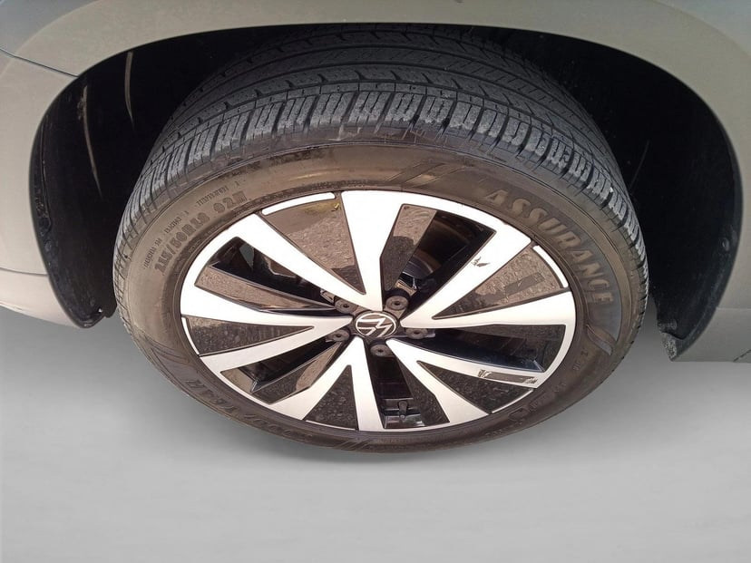 2024 Volkswagen Taos - Image 9