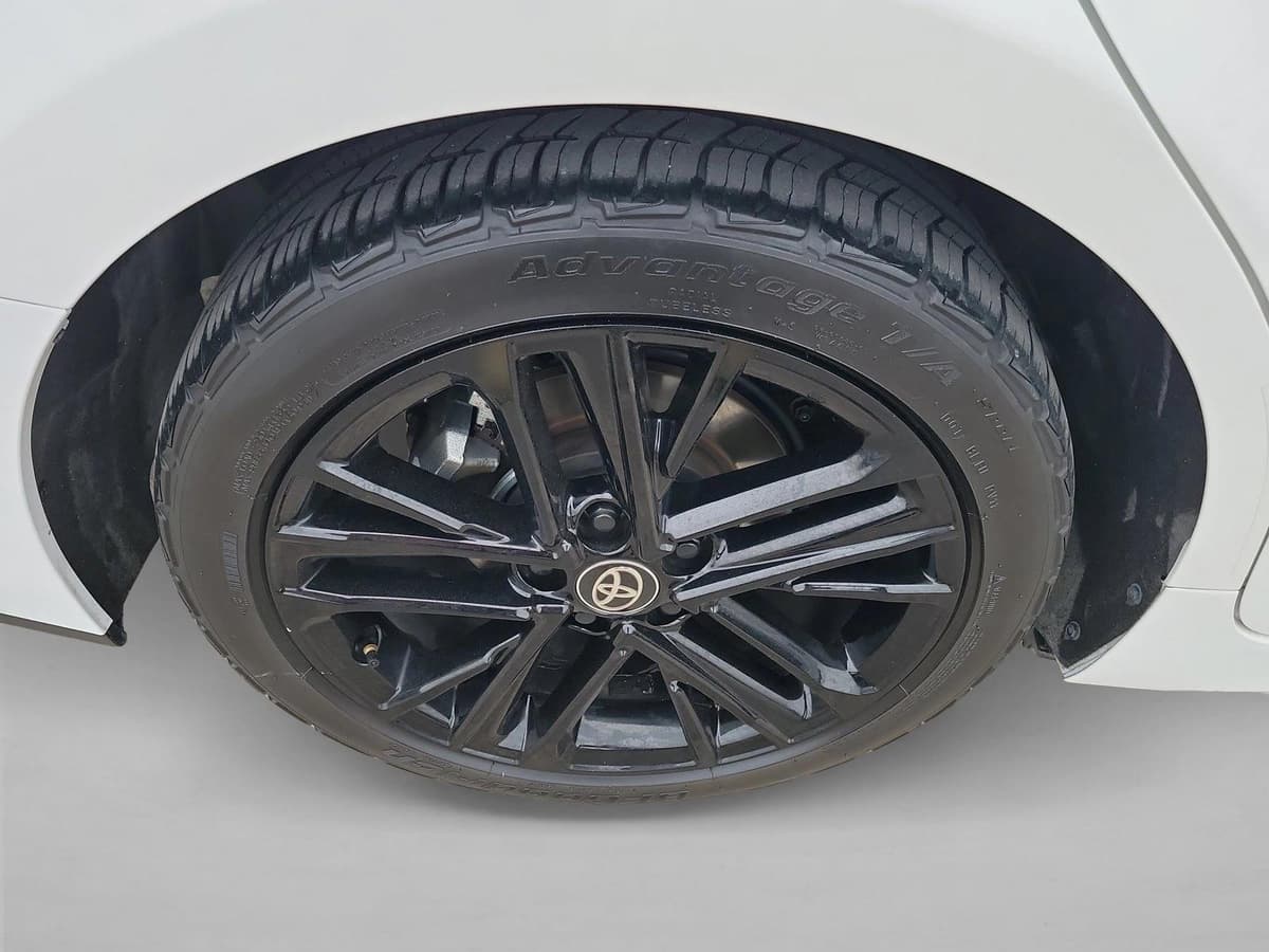 2025 Toyota Camry - Image 11