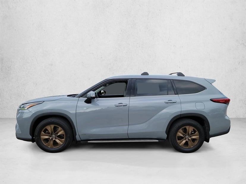 2022 Toyota Highlander Hybrid - Image 8