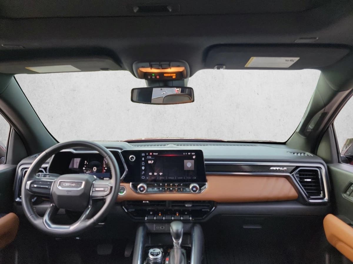 2023 GMC Canyon - Image 18