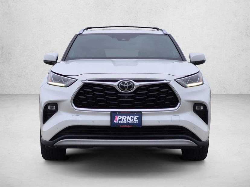 2021 Toyota Highlander - Image 2