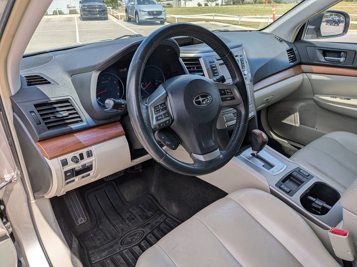 2014 Subaru Outback - Image 10