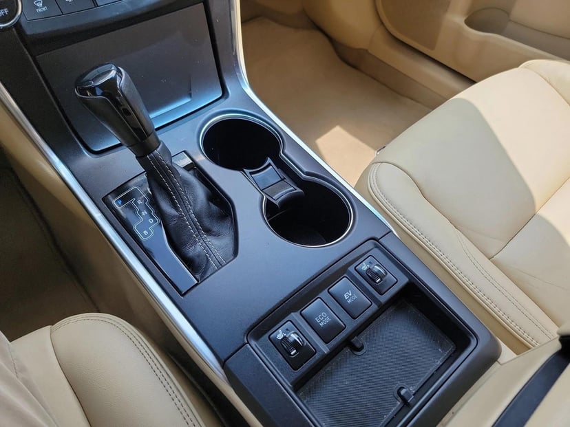 2016 Toyota Camry Hybrid - Image 23